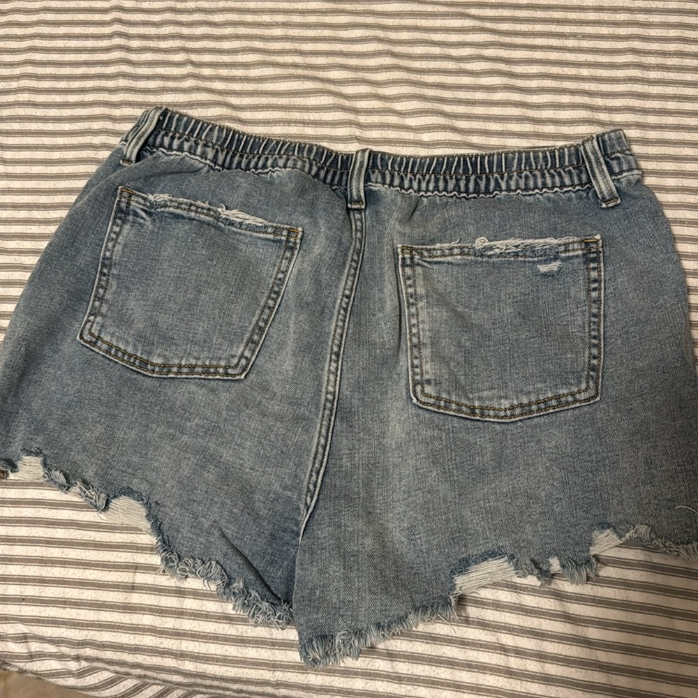 Aerie Denim Women's Cutoff Shorts - Picture 3 of 3